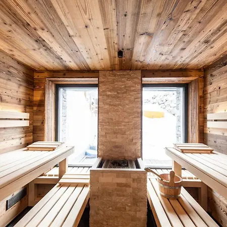 Luxury 10 Guest Chalet In - If You Want To Book, Please Contact On Wh-ats-app - 0034-605-434-371 !!!! 别墅